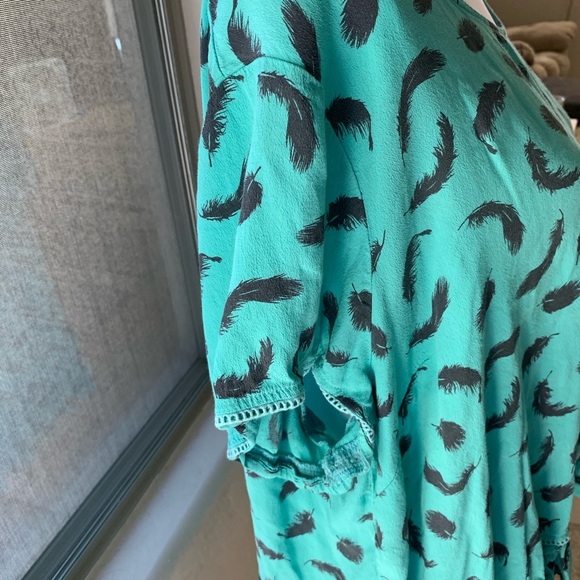 🔥Torrid feather print ruffle blouse🔥 - Picture 3 of 3